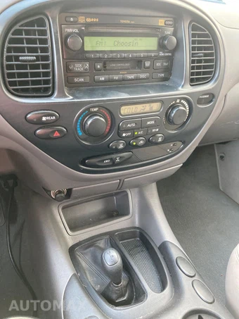 2004 Toyota Sequoia SR5 - miniatura 10