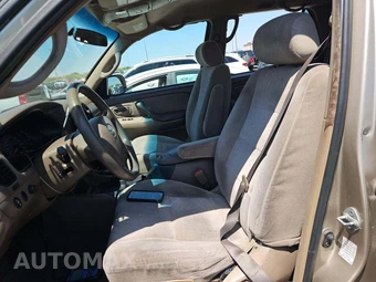 2004 Toyota Sequoia SR5 – miniatura 6