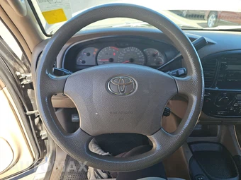2004 Toyota Sequoia SR5 – miniatura 10
