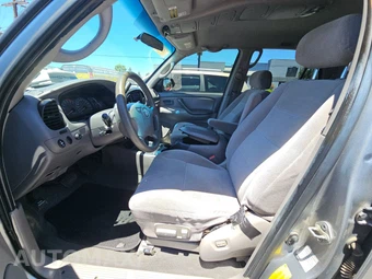 2004 Toyota Sequoia SR5 – miniatura 7