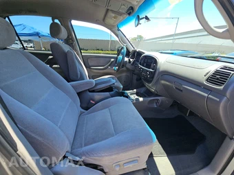 2004 Toyota Sequoia SR5 – miniatura 8
