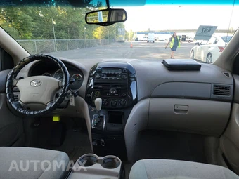 2004 Toyota Sienna CE 7-Passenger 119.3" WB – miniatura 11
