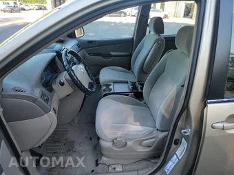 2004 Toyota Sienna CE 7-Passenger 119.3" WB – miniatura 7