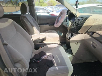 2004 Toyota Sienna LE 119.3" WB – miniatura 8