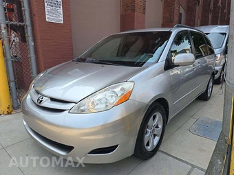 2004 Toyota Sienna XLE Limited 119.3" WB