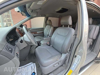 2004 Toyota Sienna XLE Limited 119.3" WB - miniatura 4