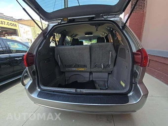 2004 Toyota Sienna XLE Limited 119.3" WB - miniatura 9