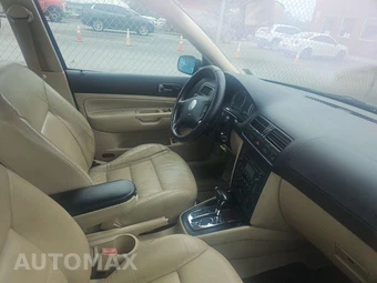 2004 Volkswagen Jetta Sedan GLS - miniatura 8