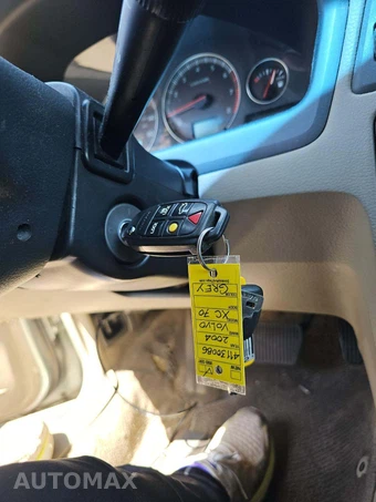 2004 Volvo XC70 w/Moonroof - miniatura 8