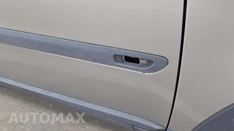 2004 Volvo XC90 2.5T w/Moonroof & 3rd Row – miniatura 22