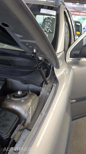2004 Volvo XC90 2.5T w/Moonroof & 3rd Row – miniatura 34