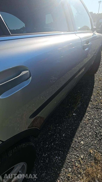 2004 Volvo XC90 2.5T w/Moonroof & 3rd Row – miniatura 5