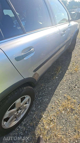 2004 Volvo XC90 2.5T w/Moonroof & 3rd Row – miniatura 6