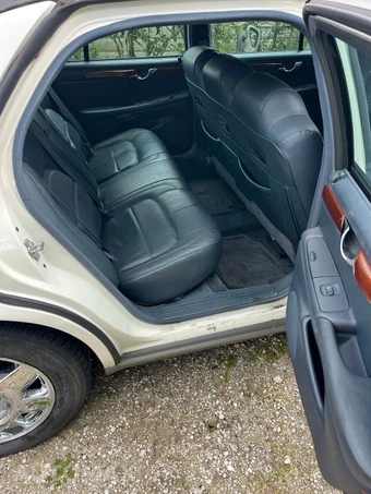2005 Cadillac DeVille Base – miniatura 10