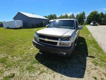 2005 Chevrolet Avalanche 1500 Z71 Crew Cab Short Bed 1SL