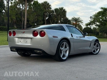 2005 Chevrolet Corvette Coupe - miniatura 2