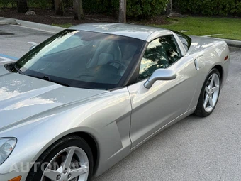 2005 Chevrolet Corvette Coupe - miniatura 21