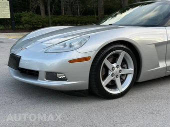 2005 Chevrolet Corvette Coupe - miniatura 23