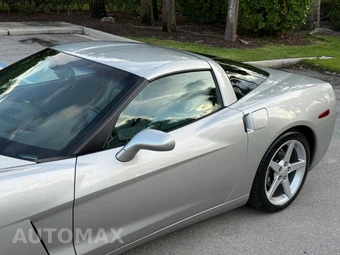 2005 Chevrolet Corvette Coupe - miniatura 26