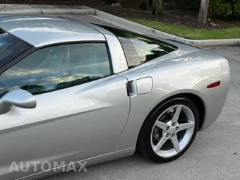 2005 Chevrolet Corvette Coupe - miniatura 28