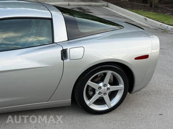2005 Chevrolet Corvette Coupe - miniatura 30