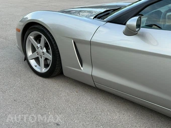 2005 Chevrolet Corvette Coupe - miniatura 32