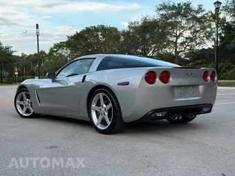 2005 Chevrolet Corvette Coupe - miniatura 4