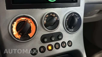 2005 Chevrolet Equinox LS - miniatura 25