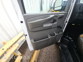2005 Chevrolet Express 2500 Cargo Van 1SA 135.0" WB - miniatura 9