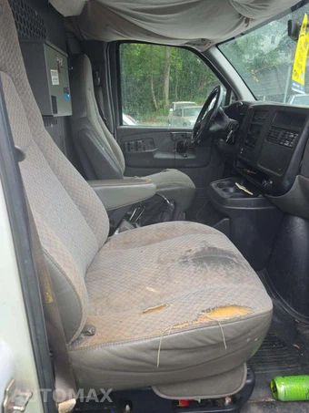 2005 Chevrolet Express 2500 Cargo Van 1SA 135.0" WB - miniatura 18