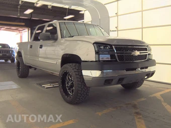 2005 Chevrolet Silverado 2500HD LS Crew Cab Medium Bed 1SB – miniatura 3