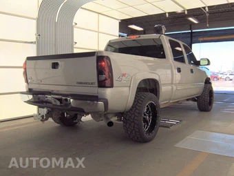 2005 Chevrolet Silverado 2500HD LS Crew Cab Medium Bed 1SB – miniatura 4