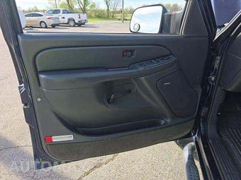 2005 Chevrolet Silverado 2500HD LS Extended Cab Medium Bed 1SB w/Rear Doors - miniatura 31