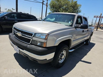 2005 Chevrolet Silverado 2500HD LT Crew Cab Medium Bed 1SC
