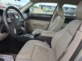 2005 Chrysler 300 Touring - miniatura 7
