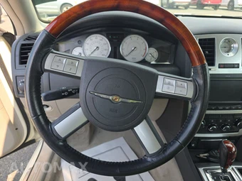 2005 Chrysler 300C - miniatura 10