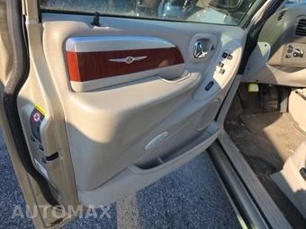 2005 Chrysler Town & Country Limited 119.3" WB - miniatura 9