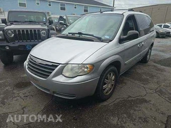2005 Chrysler Town & Country Touring 119.3" WB