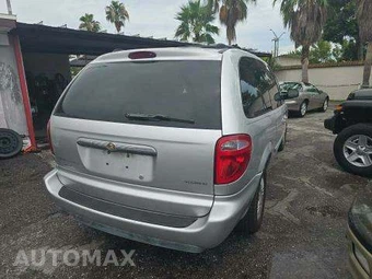 2005 Chrysler Town & Country Touring 119.3" WB - miniatura 3