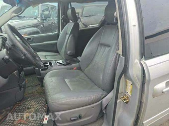 2005 Chrysler Town & Country Touring 119.3" WB - miniatura 6