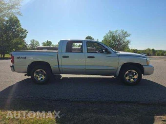 2005 Dodge Dakota SLT Crew Cab Medium Bed - miniatura 4