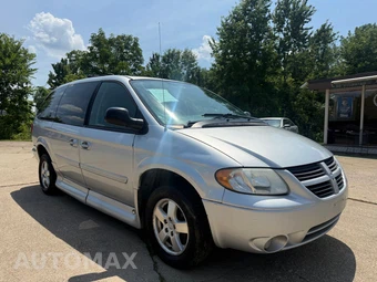 2005 Dodge Grand Caravan SXT Minivan 119.3" WB - miniatura 3