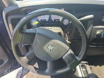 2005 Dodge Ram 1500 SLT Crew Cab Medium Bed – miniatura 10