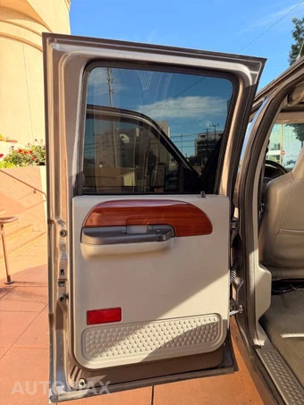 2005 Ford F-250 Crew Cab - miniatura 25