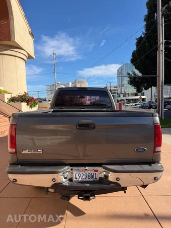 2005 Ford F-250 Crew Cab - miniatura 5