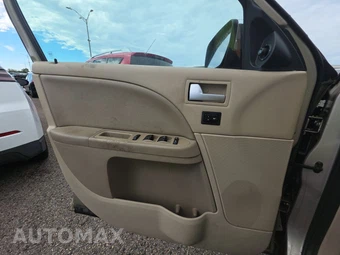 2005 Ford Five Hundred Limited - miniatura 9