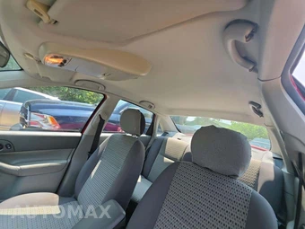 2005 Ford Focus ZX4 SE Sedan - miniatura 11
