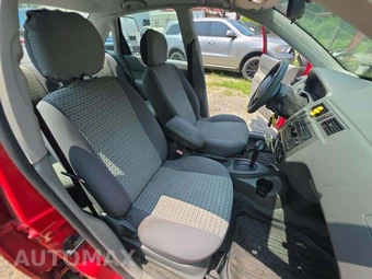 2005 Ford Focus ZX4 SE Sedan - miniatura 18