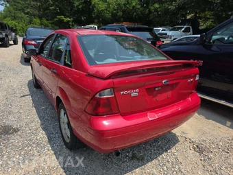 2005 Ford Focus ZX4 SE Sedan - miniatura 2