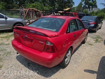2005 Ford Focus ZX4 SE Sedan - miniatura 3